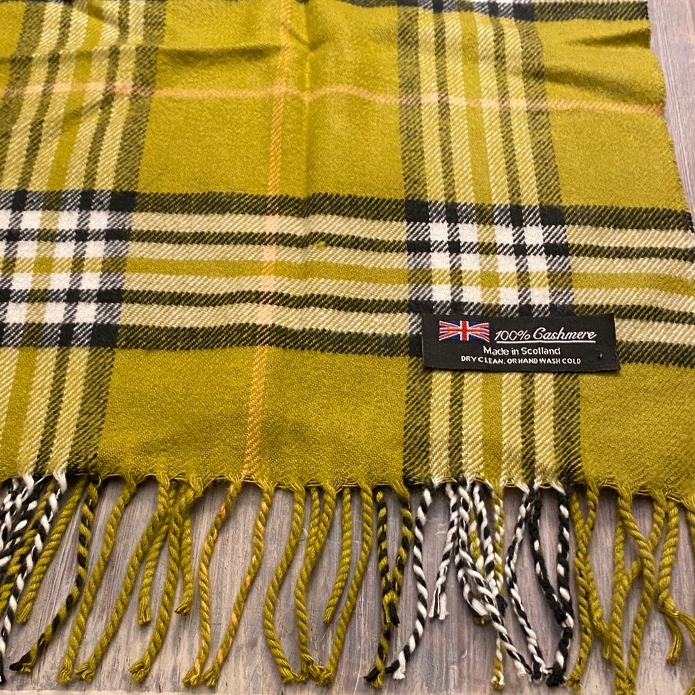 “Nova Check” style Plaid Scottish Cashmere Scarf